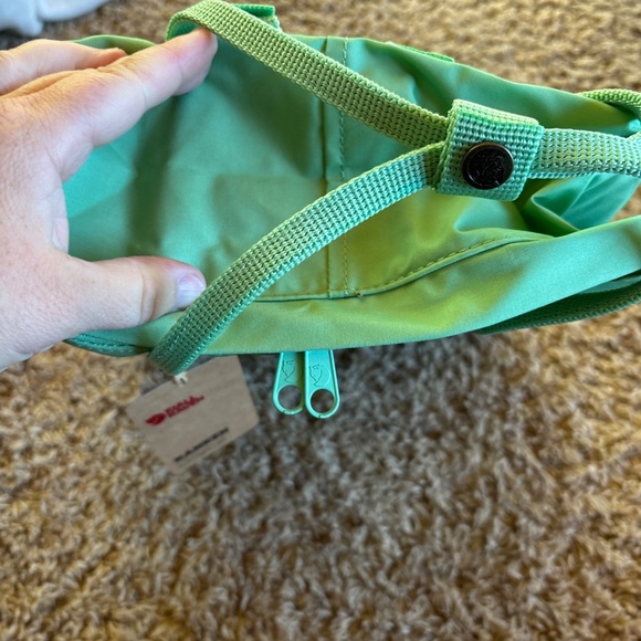 NWT Fjallraven Apple Mint Green Classic Kanken Unisex Convertible Backpack - Picture 8 of 10